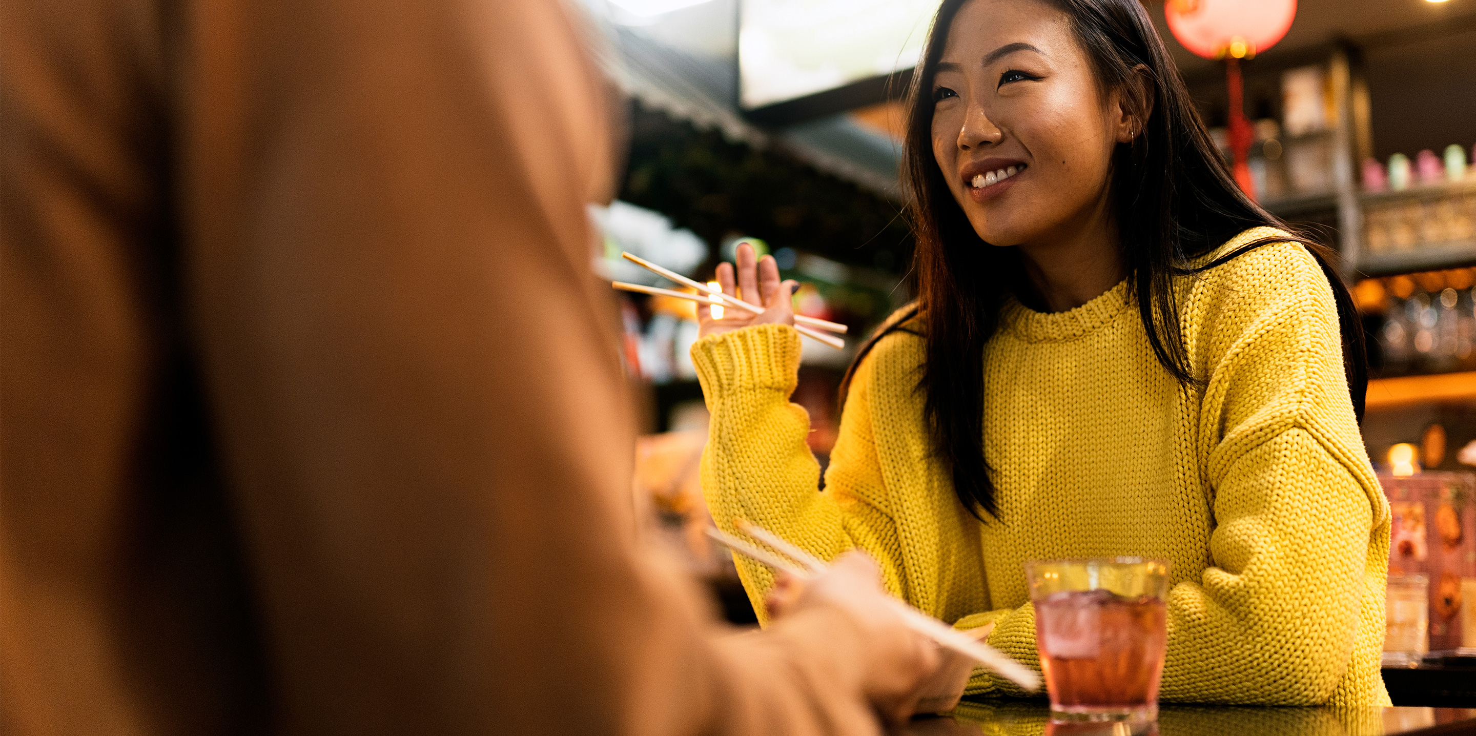 Paar beim Essen im asiatischen Restaurant